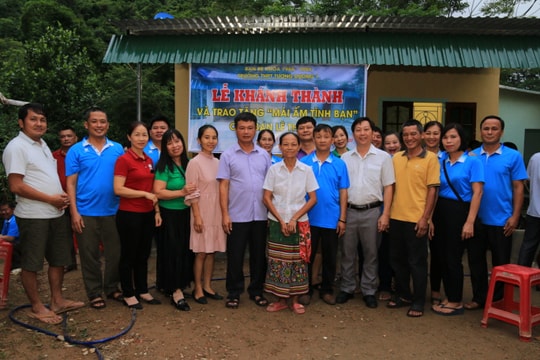 Nhóm học sinh vùng cao Tương Dương quyên góp xây nhà tặng bạn