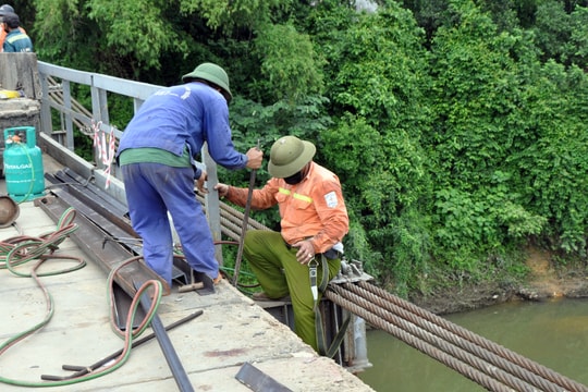  Thống nhất đề nghị xây dựng cầu cứng thay thế cầu treo sông Giăng ở Thanh Chương