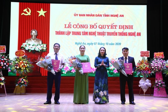 NSND Hồng Lựu được bổ nhiệm Quyền Giám đốc Trung tâm Nghệ thuật truyền thống Nghệ An