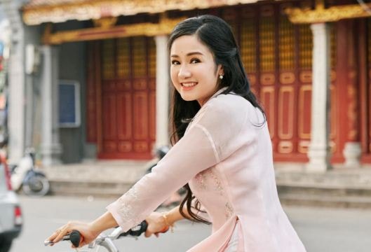 Bí quyết trẻ đẹp ở tuổi 51 của NSND Thu Hà 'lá ngọc cành vàng'