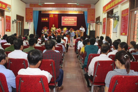 Đại biểu Quốc hội tiếp xúc với cử tri Anh Sơn trước kỳ họp thứ 10