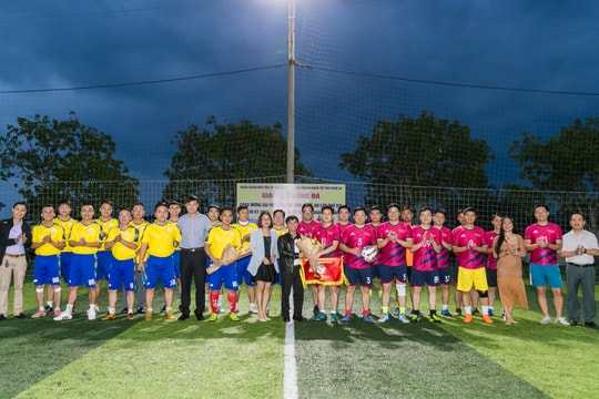 Sôi nổi giao lưu bóng đá giữa Đoàn thanh niên Tỉnh ủy và Hội Doanh nhân trẻ Nghệ An