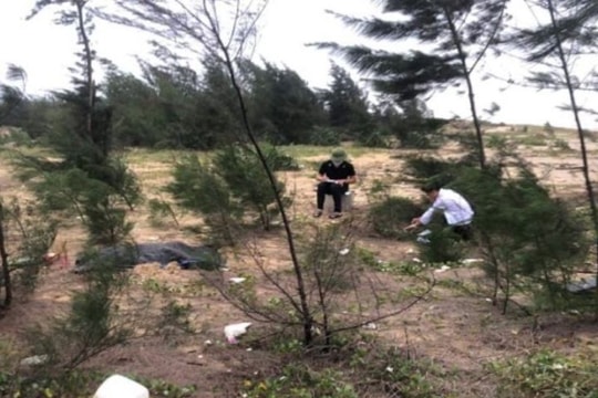 Thi thể dạt vào bờ biển Hà Tĩnh không phải thuyền viên Nghệ An đang mất tích