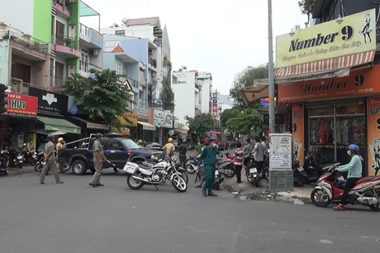 Nữ quái dùng gas, xăng cướp phòng giao dịch ngân hàng