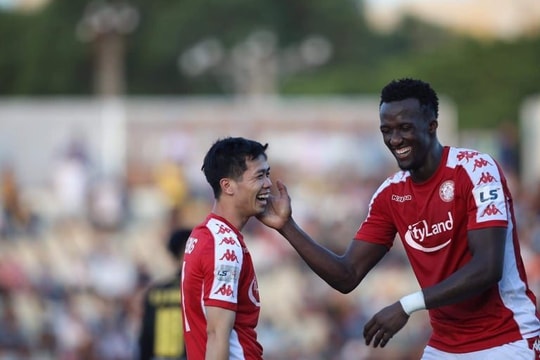 Bầu Đức 'bán' Công Phượng: Không chỉ được mỗi tiền; Bồ Đào Nha cưa điểm trên đất Pháp