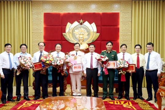 Thường trực Tỉnh ủy Nghệ An gặp mặt 7 cán bộ nghỉ hưu theo chế độ