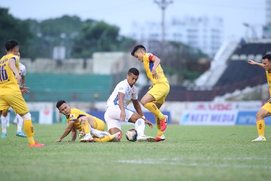 Lượt về V.League 2020: Nguy cơ tiềm ẩn từ những ‘liên minh’