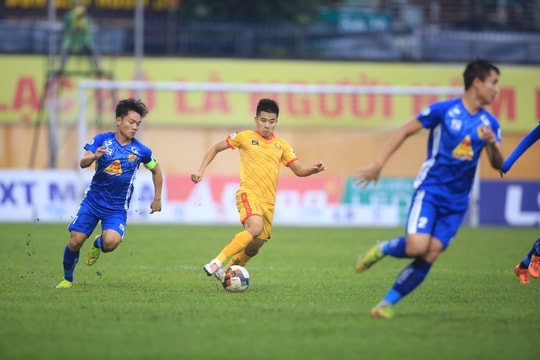 HLV Thành Công khen ngợi học trò sau trận thua Thanh Hóa; DNH Nam Định tiến gần mục tiêu trụ hạng