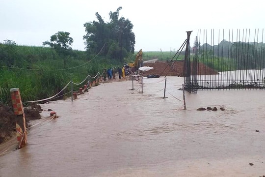 Ngập nhiều cầu tràn ở huyện miền núi Nghĩa Đàn