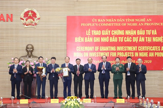 Thủ tướng Chính phủ dự lễ trao Giấy chứng nhận đầu tư các dự án tại Nghệ An