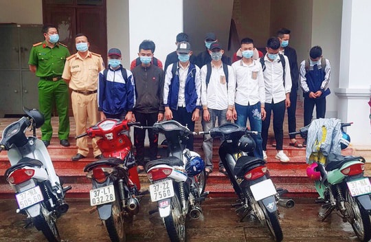 Triệu tập nhóm học sinh đua xe, quay clip đăng lên mạng xã hội để 'tuyển thành viên'