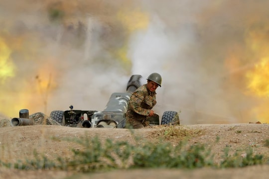 Tranh chấp giữa Armenia và Azerbaijan: Hai bên liên tục nã pháo làm nhiều người thương vong 