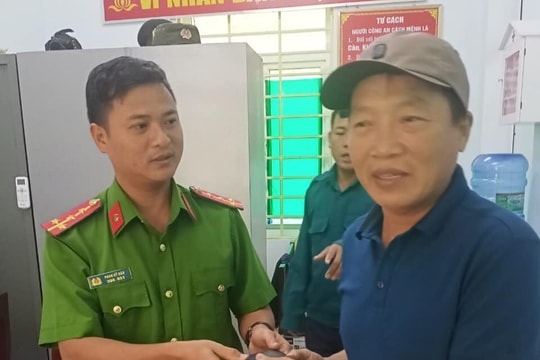 Người đàn ông đi khám bệnh nhặt được ví tiền tìm trả người đánh rơi 