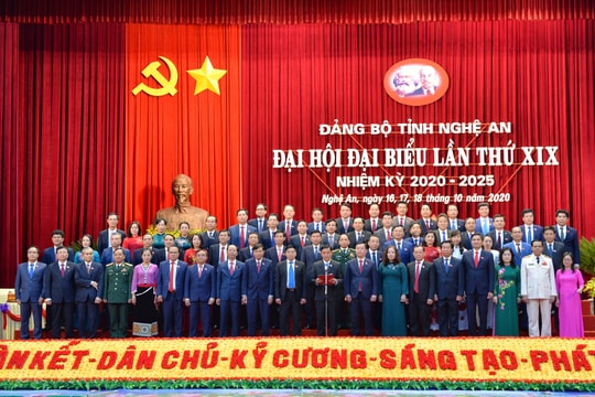 Ban Chấp hành Đảng bộ tỉnh Nghệ An khóa XIX ra mắt nhận nhiệm vụ