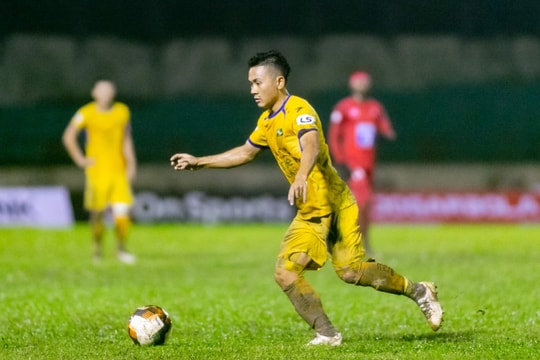 HLV Ngô Quang Trường mất trò cưng ở chuyến làm khách của SHB Đà Nẵng