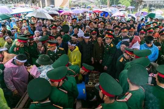 Đất mẹ đón các anh về