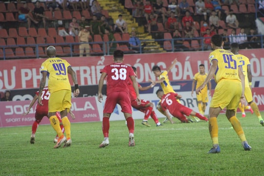 Sài Gòn FC xa dần chức vô địch; M.U vắng Cavani và Maguire trong chuyến làm khách PSG