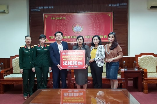 Nghệ An mang hàng cứu trợ tới bà con vùng tâm lũ