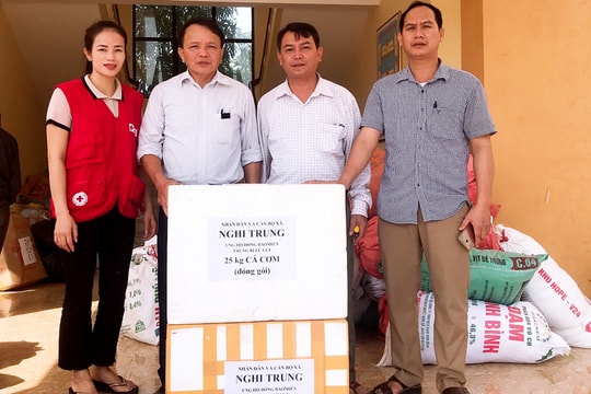 Người dân Nghi Lộc hướng về đồng bào vùng lũ miền Trung 