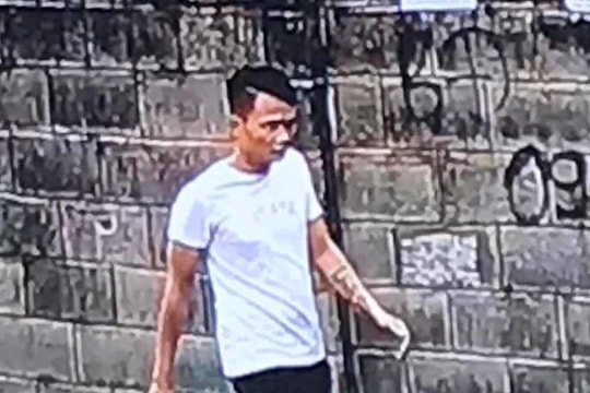 Bắt kẻ giả gái kề dao vào cổ, yêu cầu cô gái chuyển tiền qua tài khoản