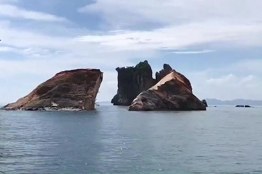 Bão mạnh quật đảo đá 50.000 tấn vỡ đôi