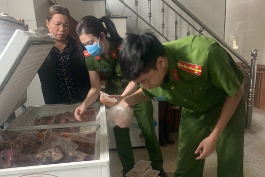 Phát hiện hàng tạ động vật, nội tạng không rõ nguồn gốc trong tủ cấp đông bà chủ đầu mối