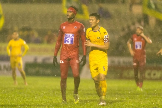 SLNA giữ chân thành công Hoàng Văn Khánh: Hơn cả một thương vụ 'bom tấn'