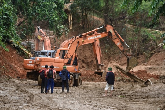 Sạt lở vùi lấp 53 người ở Quảng Nam