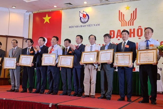 Hội Nhà báo Nghệ An nhận Bằng khen trong phong trào thi đua yêu nước