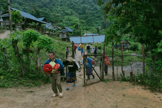 Lo sạt lở đất, Kỳ Sơn tiếp tục sơ tán hàng trăm hộ dân