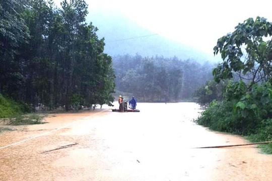 Toàn cảnh mưa lũ gây ngập nặng ở Nghệ An 