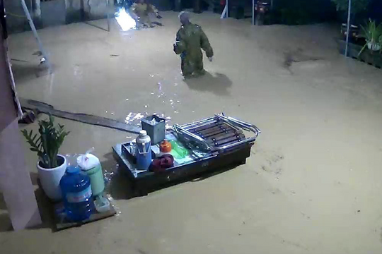 Thanh Chương lũ lớn, sơ tán dân trong đêm