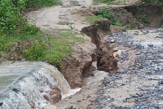 Quế Phong, Quỳ Châu, Kỳ Sơn đứt đường, lở núi, giao thông chia cắt