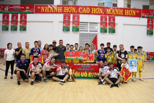 U11 SLNA vô địch: Thành quả đầu tay của cựu thủ môn U16 Việt Nam
