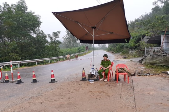 Rú Nguộc tiếp tục sạt lở, Quốc lộ 46 qua Thanh Chương bị cấm xe