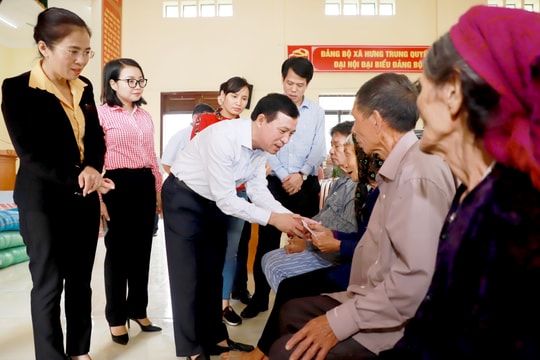 Tỉnh Thanh Hóa ủng hộ đồng bào Nghệ An khắc phục thiệt hại do lũ lụt