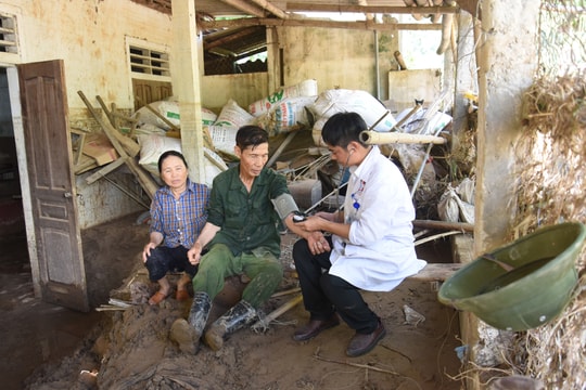 Người dân vùng lũ Nghệ An cần đặc biệt cẩn trọng với  các loại dịch bệnh