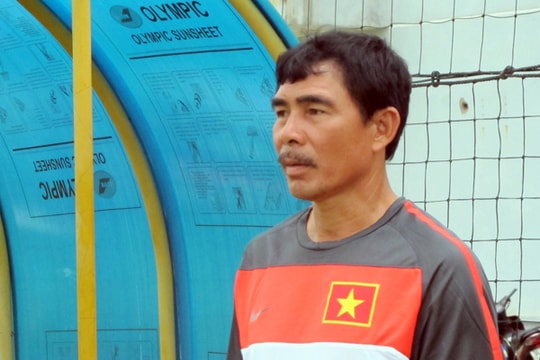 HLV Đinh Văn Dũng dẫn dắt U21 SLNA chạm trán HAGL