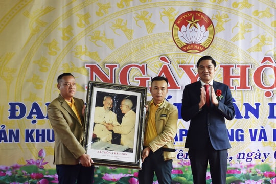 Lãnh đạo tỉnh vui Ngày hội Đại đoàn kết với nhân dân xã Yên Tĩnh, huyện Tương Dương