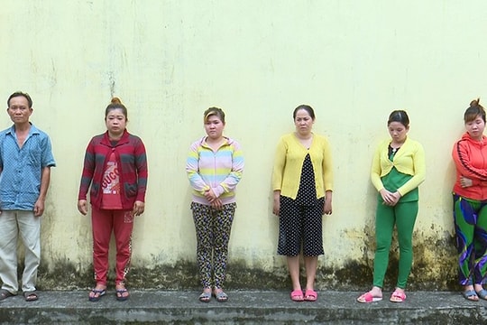 Nữ nhân viên quán karaoke bị bắt nhốt, đánh đập khi đang là người tình con trai bà chủ