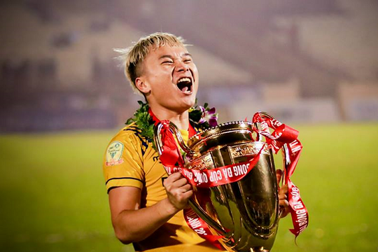 Tiền vệ Trần Phi Sơn không về SLNA, gia nhập HL Hà Tĩnh 