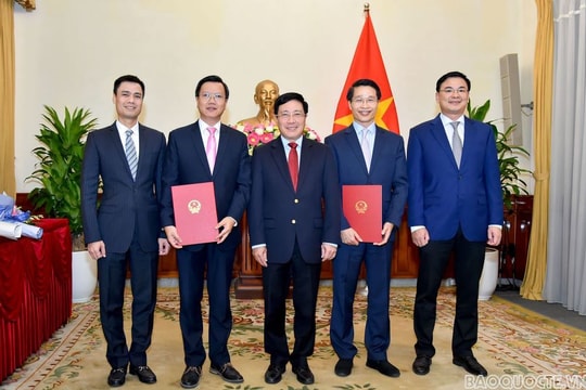 Trao quyết định bổ nhiệm Tổng lãnh sự Việt Nam tại Hong Kong và Đức