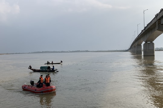 Tìm thấy thi thể thanh niên nhảy cầu Yên Xuân tự vẫn dưới sông Lam