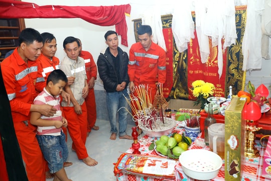 Chia sẻ sâu sắc với gia đình công nhân bị tai nạn ở Nhà máy Xi măng Đô Lương