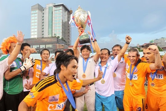 Những người từng vô địch trên cả tư cách cầu thủ lẫn HLV