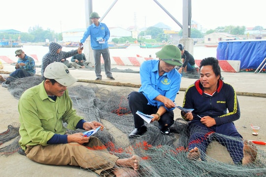 Hậu cần nghề cá -  điểm tựa giúp ngư dân vươn khơi bám biển