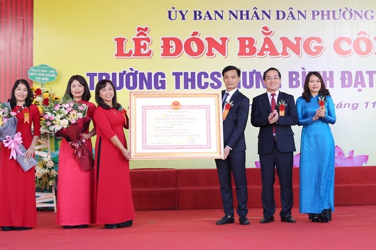 Trường THCS Hưng Bình (TP. Vinh) đón Bằng công nhận trường đạt chuẩn Quốc gia