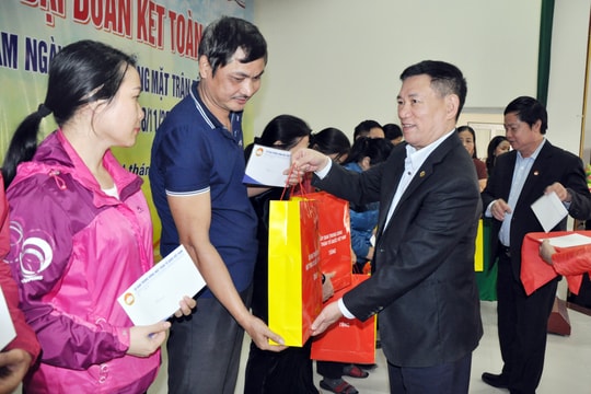 Tổng Kiểm toán Nhà nước Hồ Đức Phớc chung vui Ngày hội Đại đoàn kết tại thành phố Vinh 