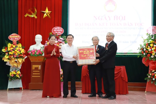 Bí thư Tỉnh ủy Thái Thanh Quý dự Ngày hội Đại đoàn kết tại xã Hưng Lộc (TP. Vinh)