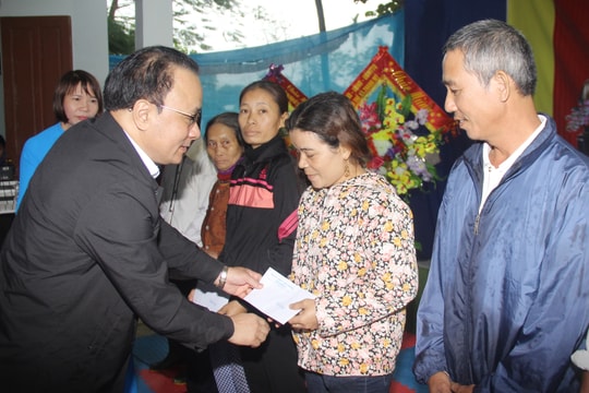 Bí thư Đảng ủy Khối Các cơ quan tỉnh dự ngày hội đại đoàn kết tại huyện Thanh Chương